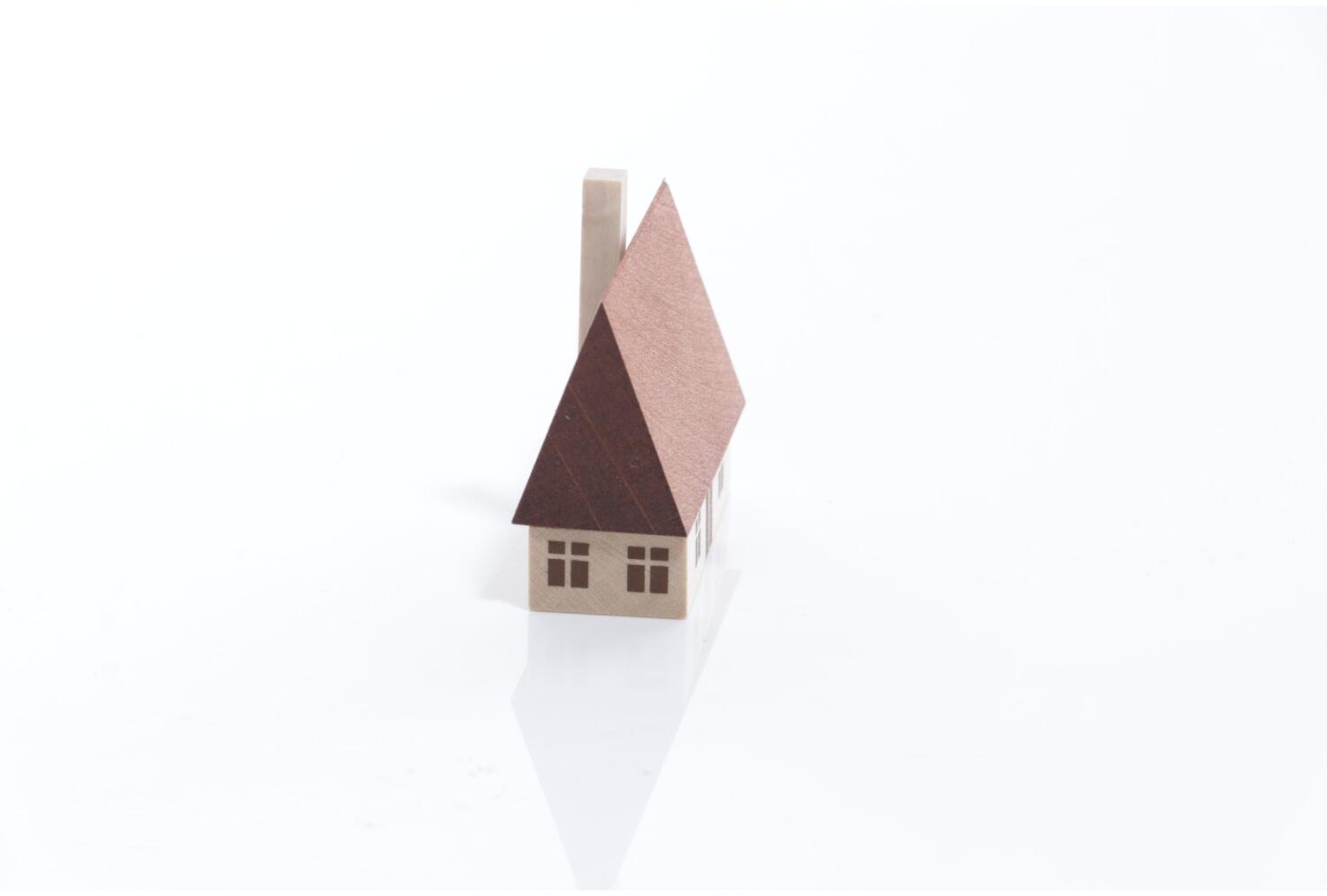 Rudolphs Schatzkiste Miniaturhaus - Erzgebirgshaus mit Schornstein Natur - BxHxT 5x5x2cm Hotsell