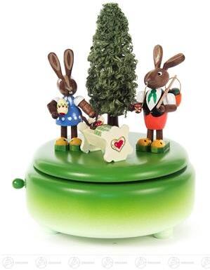 Rudolphs Schatzkiste Spieldose mit 2 Osterhasen und Wiege, Melodie: Blumenwalzer BxHxT 125 x 175 x 125mm